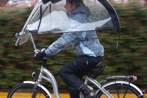 Защита велосипедиста от дождя