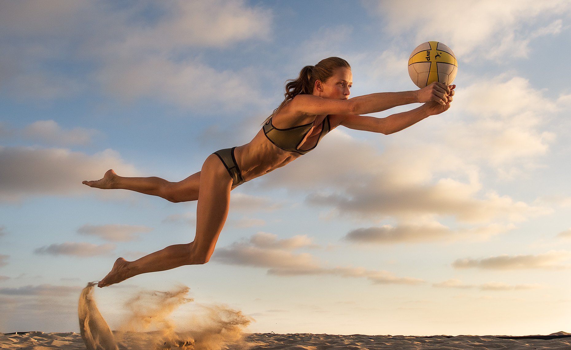 Sport 3 love. Тим Таддер фотограф. Девушка в прыжке. Фотосессия креативные спорт. Спортивная девушка в прыжке.
