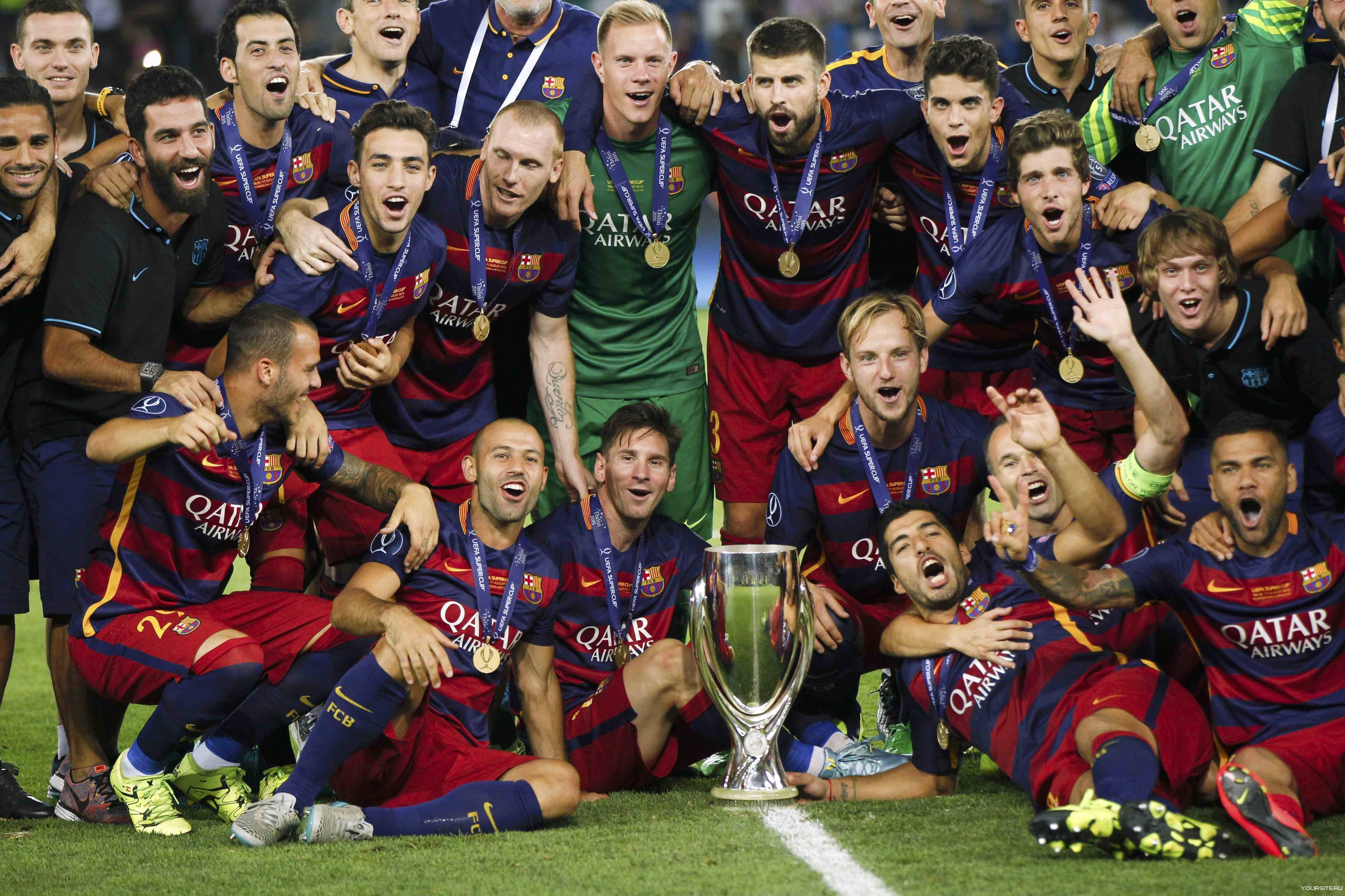 Испания какая команда футбола. Команда Барселоны 2015. Барселона команда 2013. Команды футбола. Знаменитые футбольные команды.