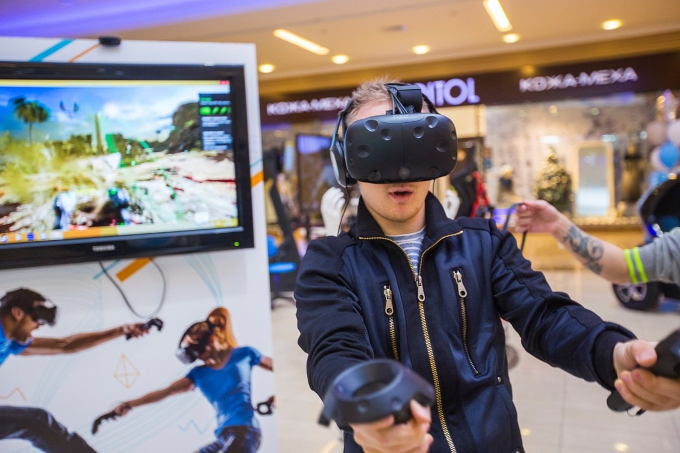 Виртуальная реальность развлечение. Виртуальная реальность в развлечениях. Аттракцион очки виртуальной реальности. Виртуальная реальность в торговом центре. VR развлечения.