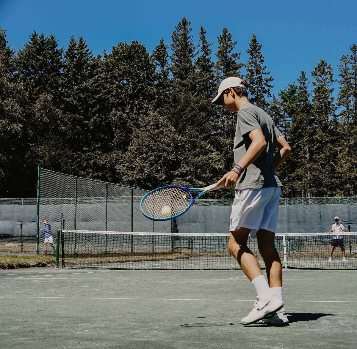 Теннис игра любителей. Теннисный корт. Теннис корт. Большой теннис корт. Теннисный корт уличный.
