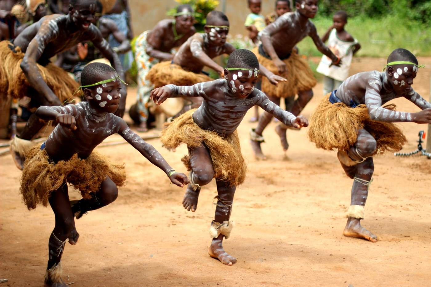 Ритуальные танцы Африки. Африканские танцы. Африканцы танцуют. Танцы аборигенов Африки.