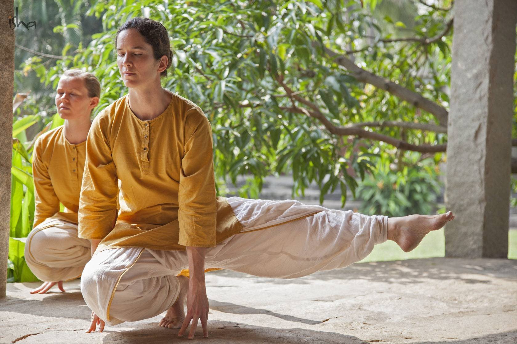 Садхгуру медитации иша. Хатха йога Садхгуру. Хатха йога йогин Индии. Раджадхираджа йога. Хатха йога в древней Индии.