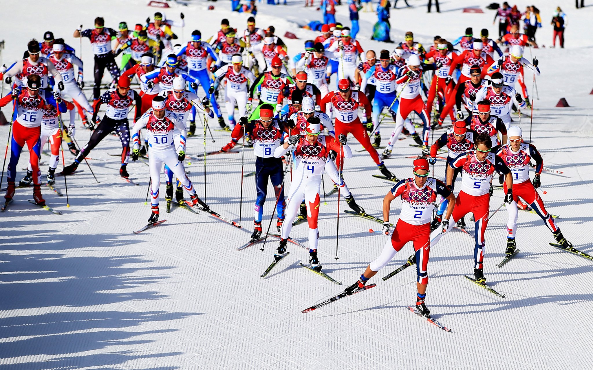 Лыжники страны. Лыжные гонки Олимпийский вид спорта. Лыжные гонки на зимних Олимпийских играх 2022. Лыжи соревнования.