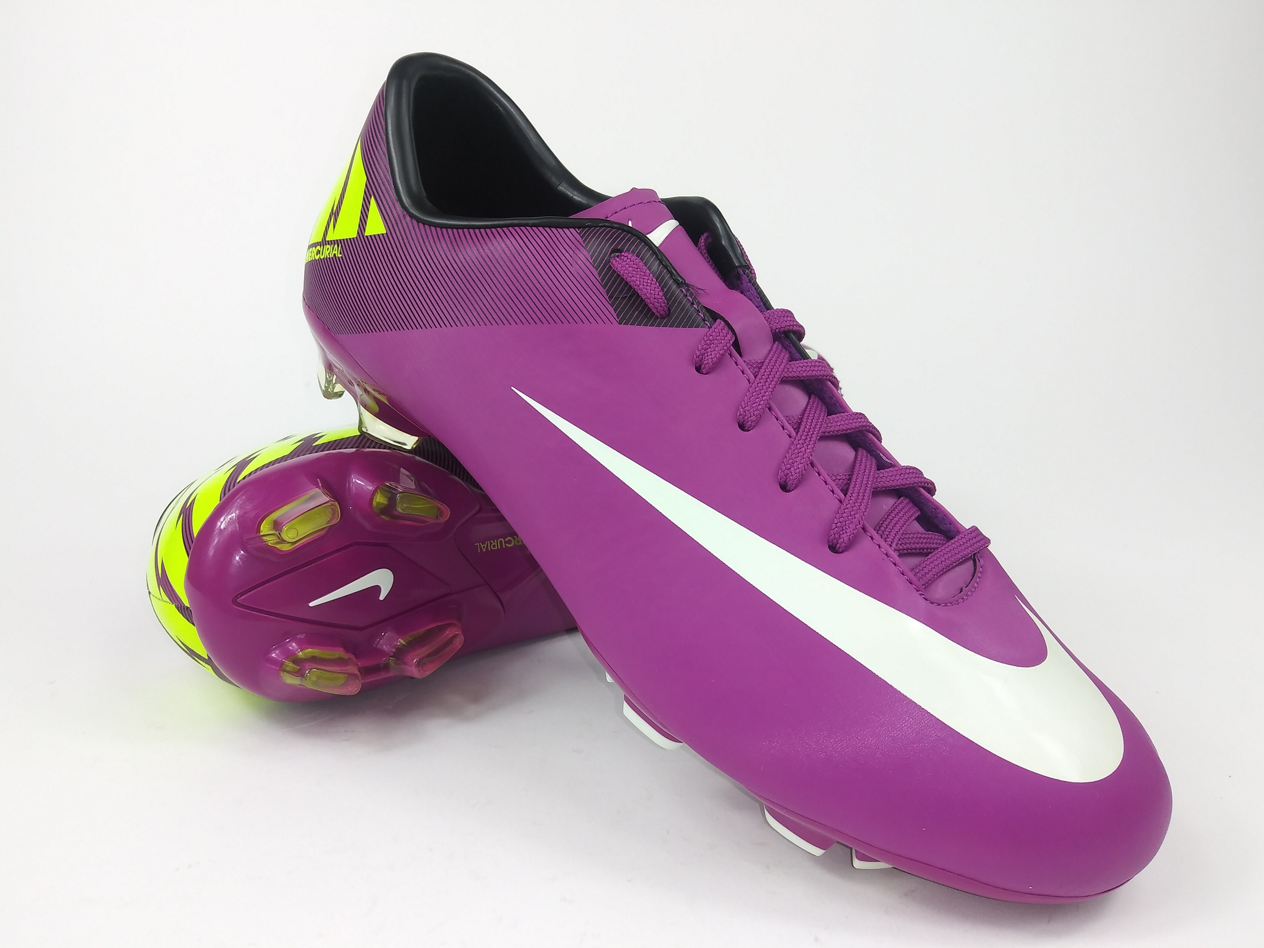 Бампы для футбола. Nike Mercurial фиолетовые. Бутсы найк меркуриал фиолетовые. Бутсы найк сиреневые. Найк меркуриал фиолетовые.