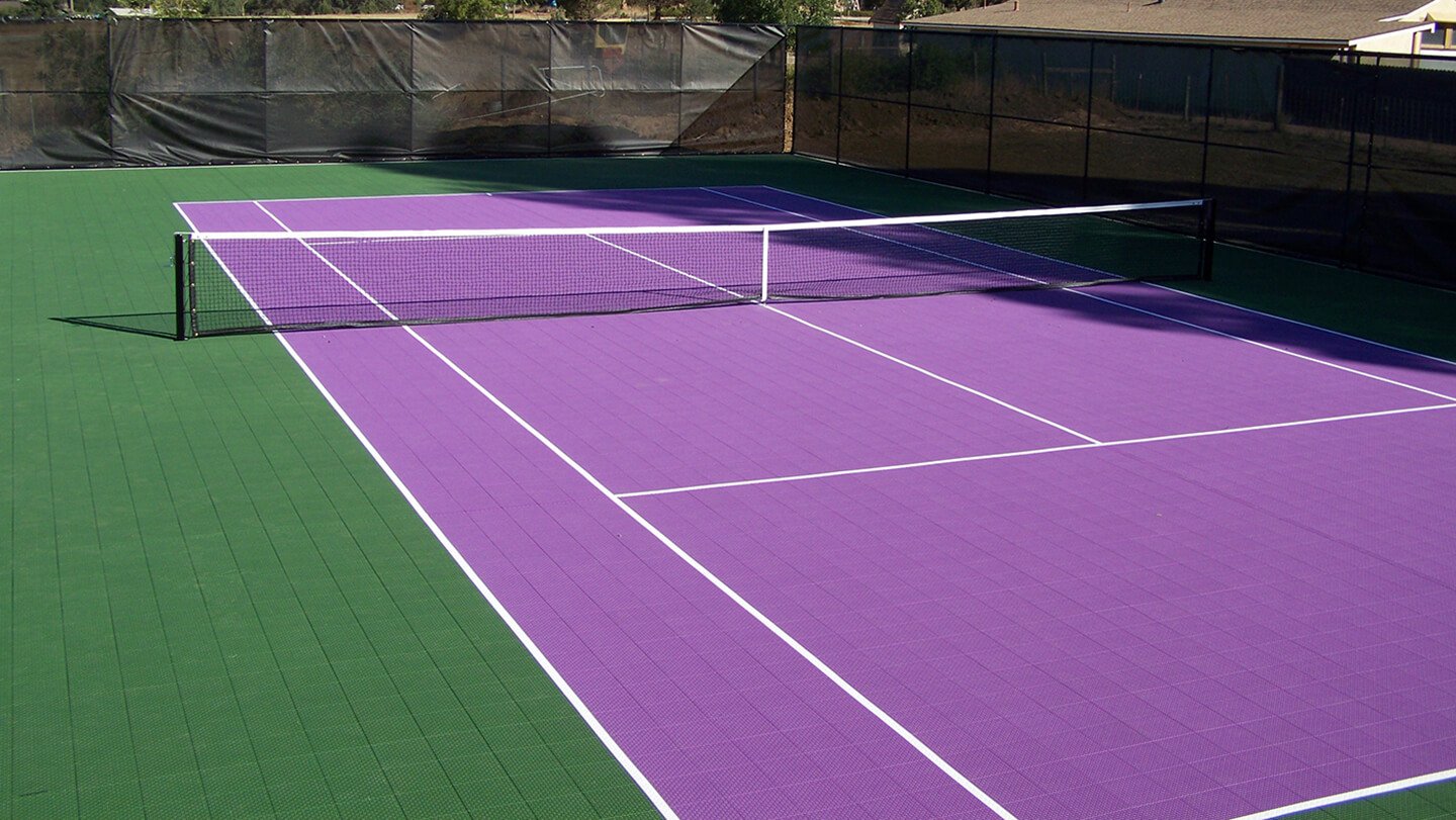 Какое поле теннисный. Теннисный корт. Площадка для тенниса. Теннис корт. Цвет теннисного корта.