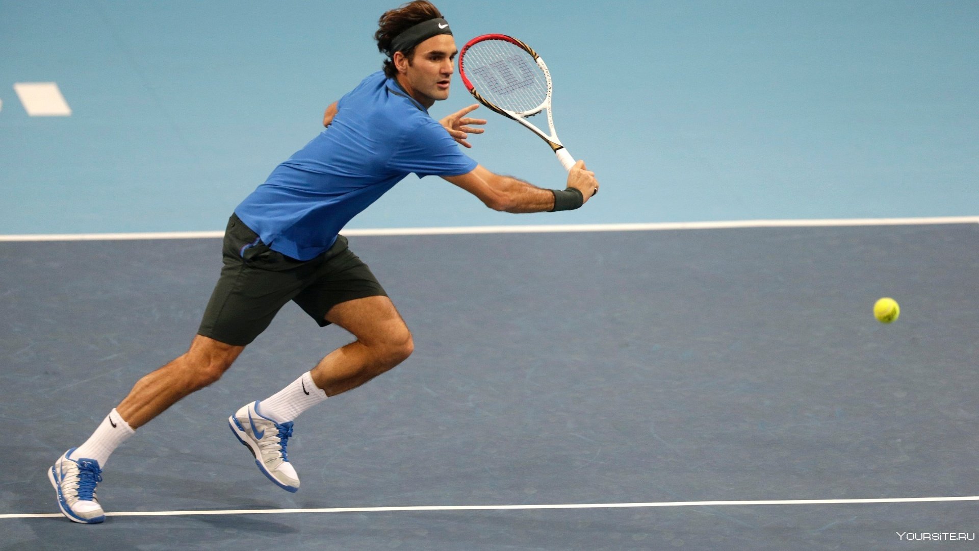 Теннисные спортсмены. Роджер Федерер в полный рост. Теннис теннисист теннисистка. Federer Basel 1993. Роджер Федерер с мячом.