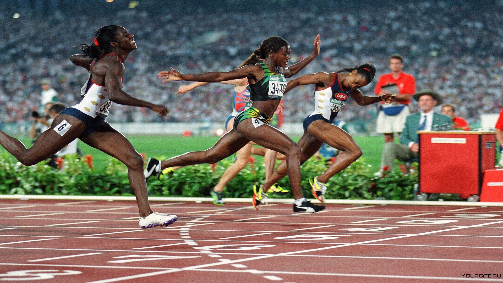 Спринт это бег на стадионе. Спринтерский бег финиширование. Бегуньи Ямайка. Американская бегунья Гейл Диверс. Финиширование на короткие дистанции.