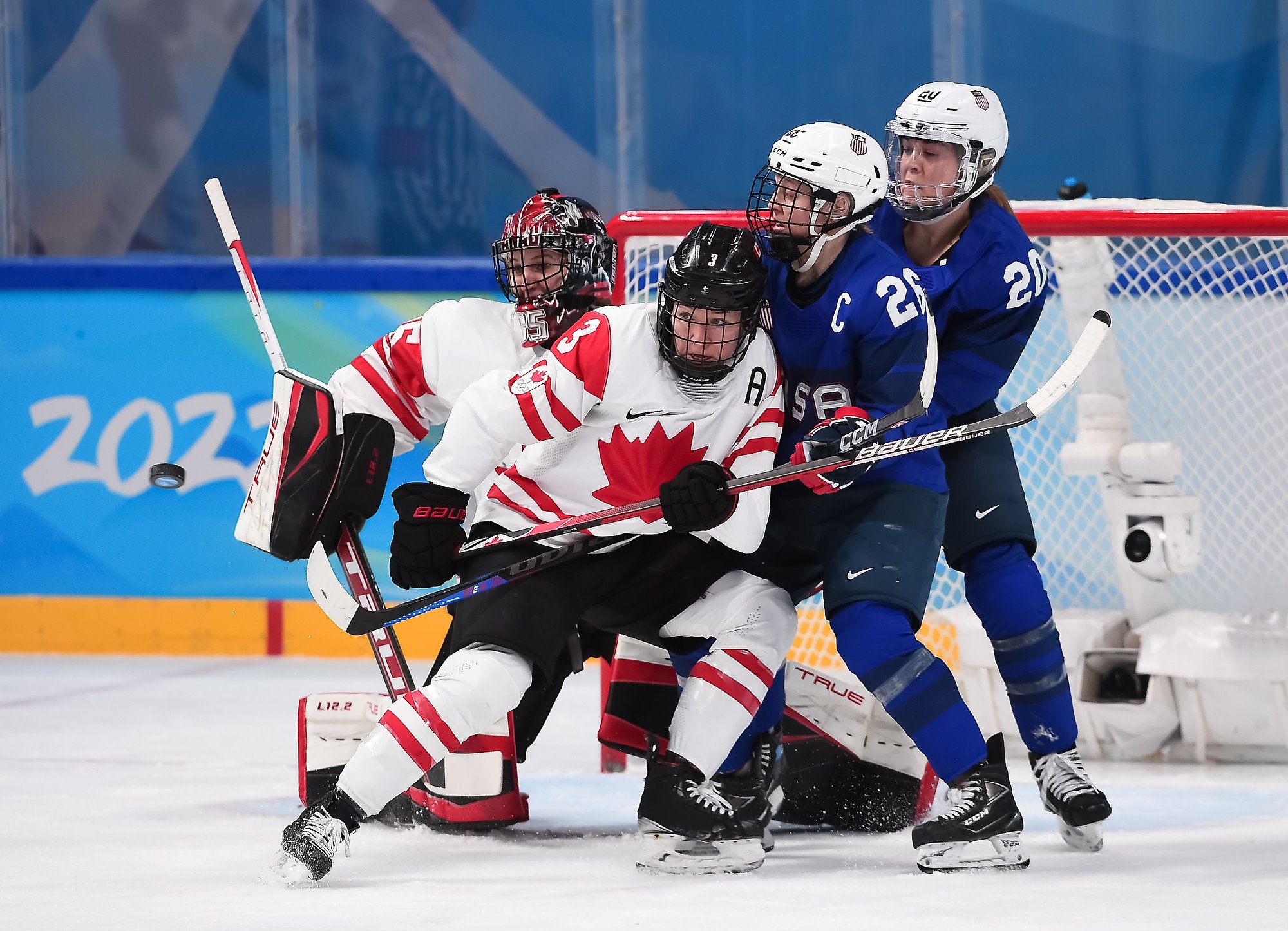Россия сша канада. Хоккей ОИ 2010 Канада Словакия. Канада США хоккей. Канада США хоккей женщины. США И Канада.