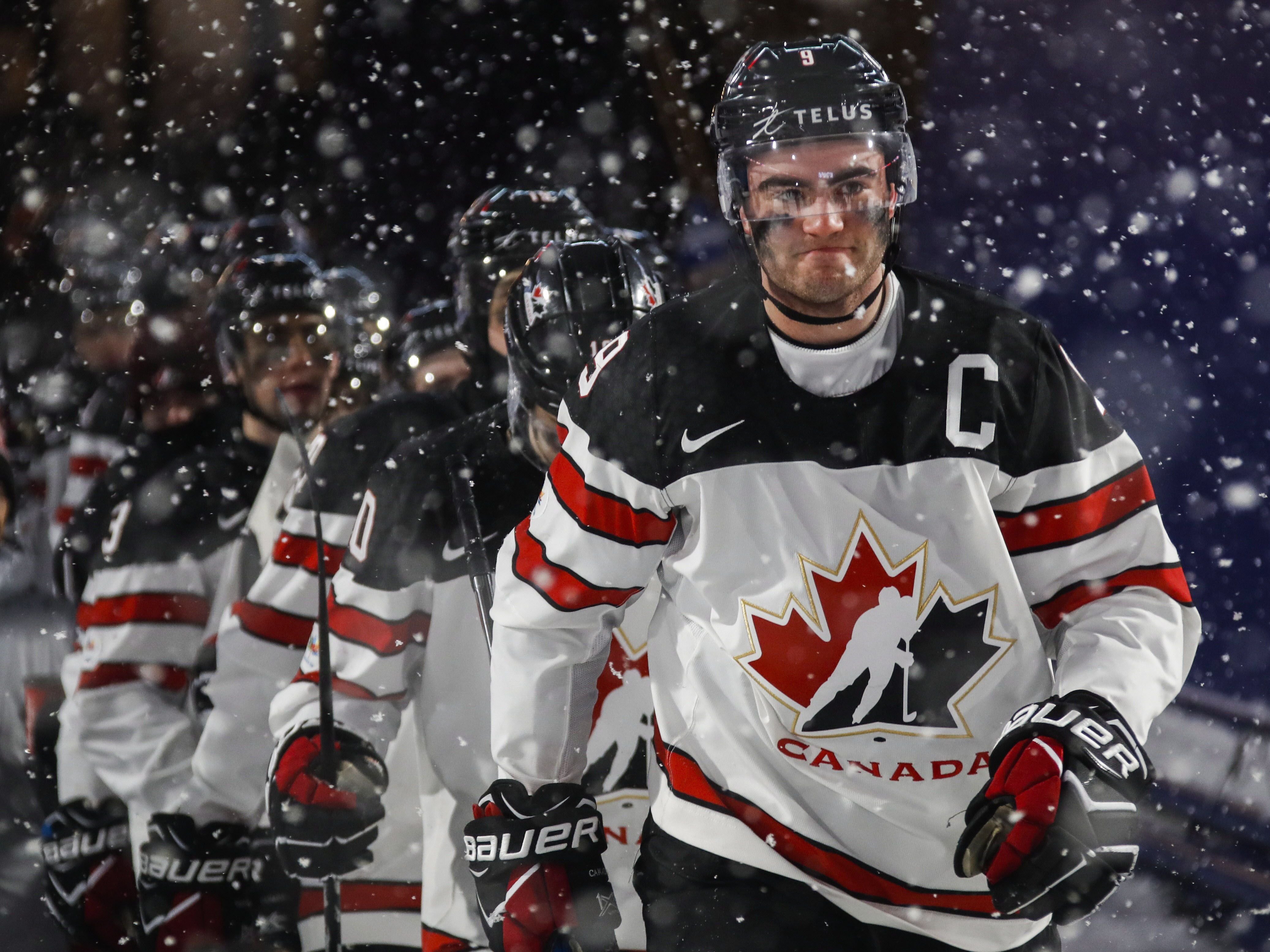 Переходы игроков нхл. Национальная хоккейная лига Канады. Хоккеисты Канады. НХЛ Канада. Красивые хоккеисты.