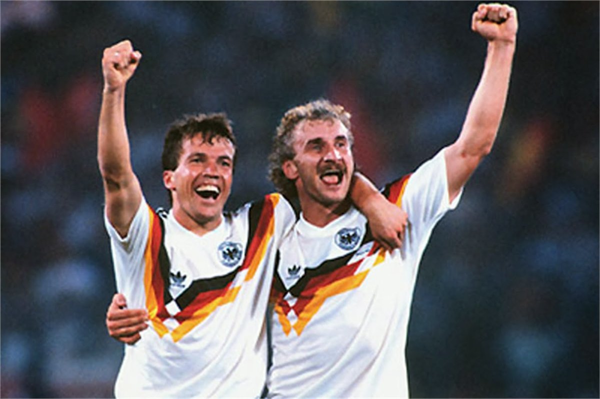 Легендарный немецкий. Lothar Matthäus Euro 1990. Бундестим 1988. Майка футбольная Германия ретро Lothar Matthaus.