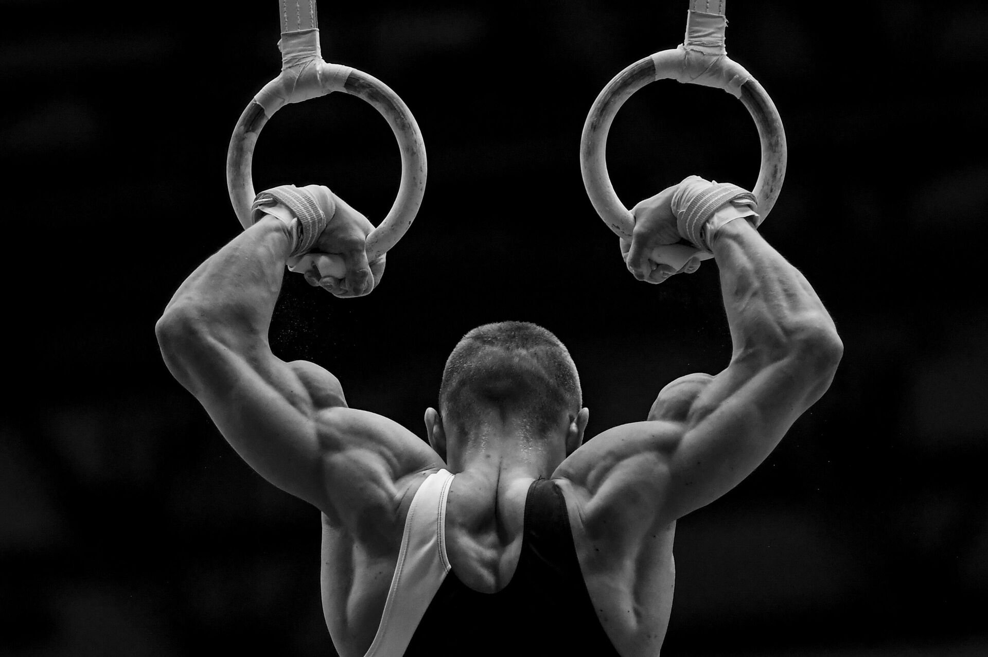 Спортивная гимнастика мужское многоборье. Гимнаст на кольцах. Гимнасты мужчины. Руки гимнастов. Советские гимнасты.